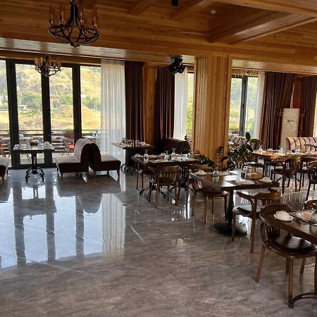 Le Chalet Mont And Restaurant Chorwoq Eksteriør bilde