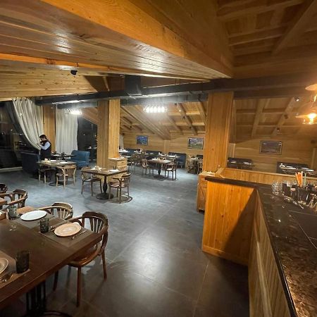 Le Chalet Mont And Restaurant Chorwoq Eksteriør bilde