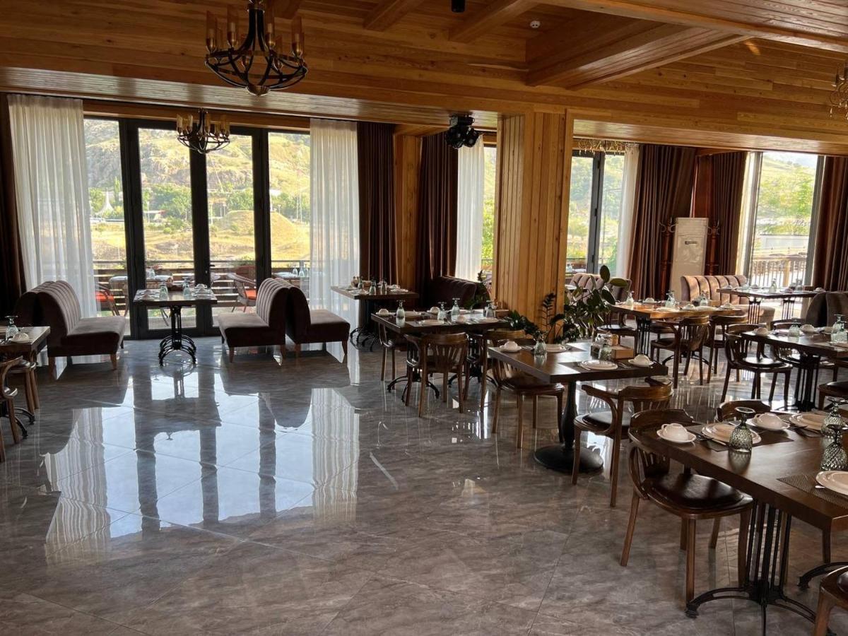Le Chalet Mont And Restaurant Chorwoq Eksteriør bilde